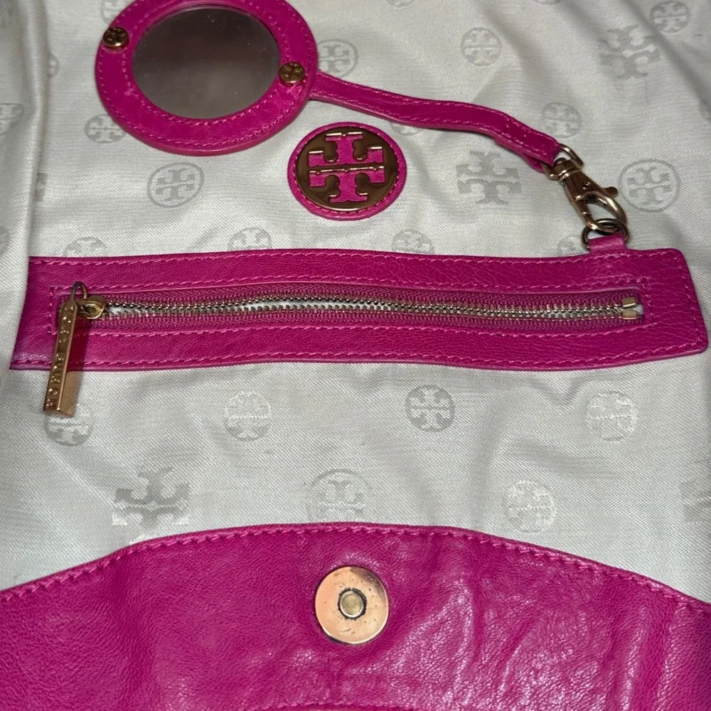 Tory Burch Magenta Leather‎ Tote Shoulder Bag Gold Logo Accent Chic